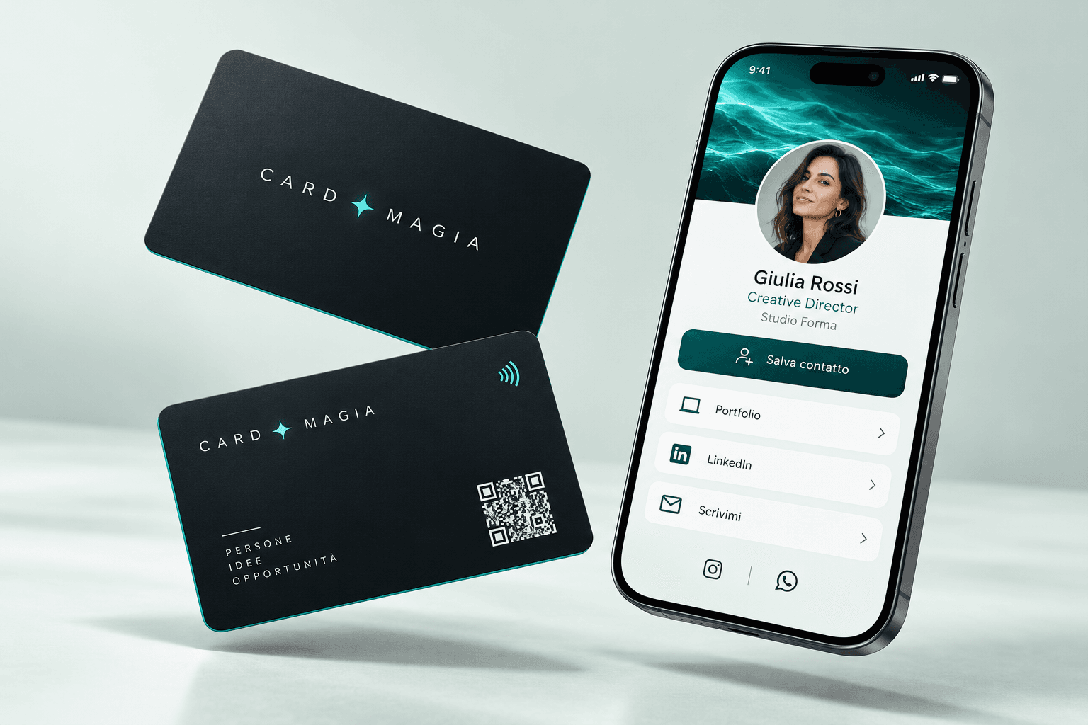 Due card NFC Card X Magia color petrolio e smartphone con pagina profilo personale, contatti e pulsante Salva contatto