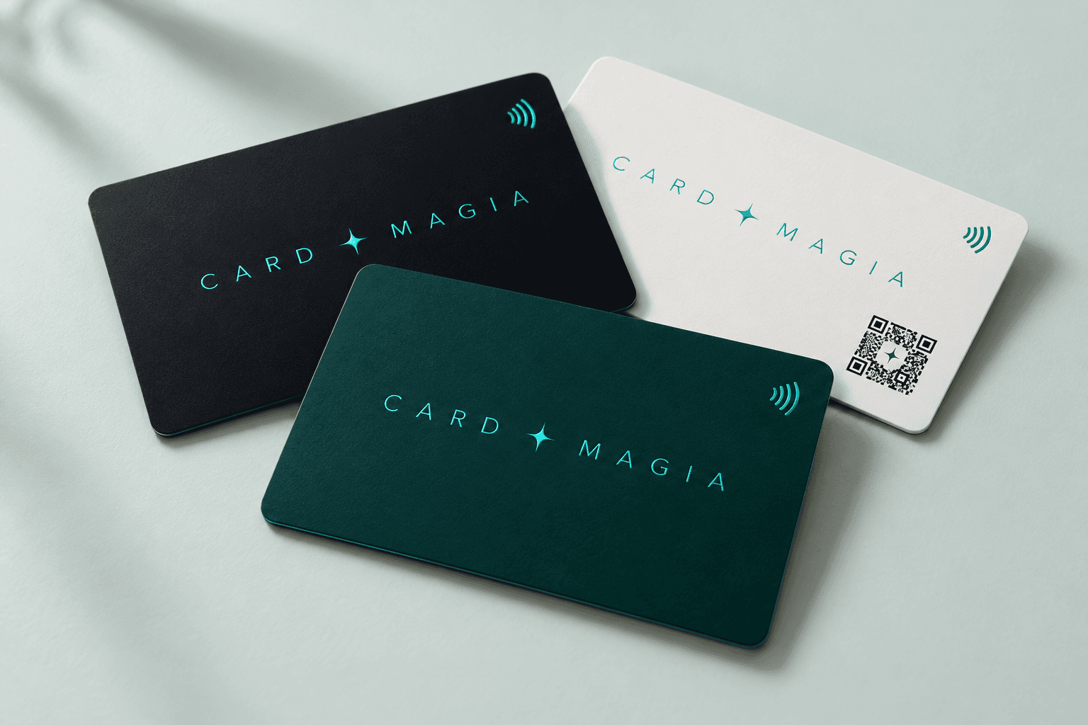 Card NFC Card X Magia nelle finiture petrolio, nero e bianco con marchio XMAGIA e QR code
